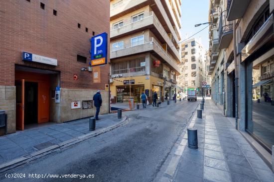 PLAZA DE APARCAMIENTO EN EL MERCADO DE SAN AGUSTIN - GRANADA