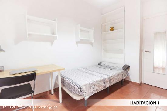  Se alquila habitación en piso de 3 dormitorios en Sevilla - SEVILLA 