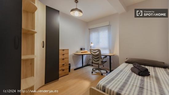 Apartamento de 4 dormitorios en alquiler en Patraix, Valencia. - VALENCIA