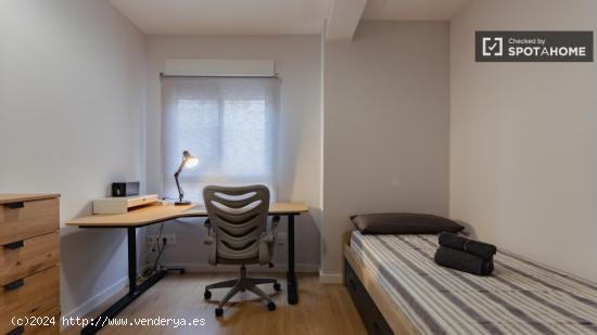 Apartamento de 4 dormitorios en alquiler en Patraix, Valencia. - VALENCIA