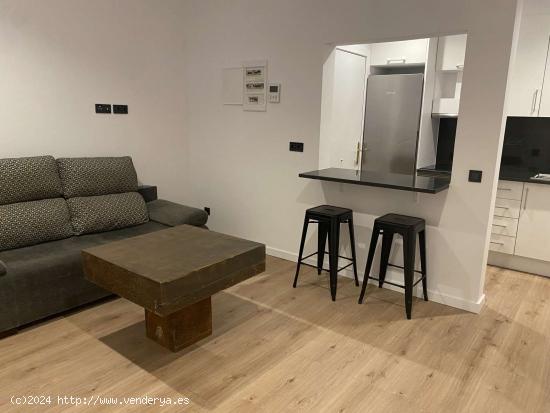  Apartamento entero de 2 dormitorios en Barcelona. - BARCELONA 