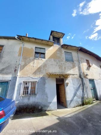  SE VENDE CASA CON TERRENO EN EL CENTRO DE CAMPONARAYA - LEON 