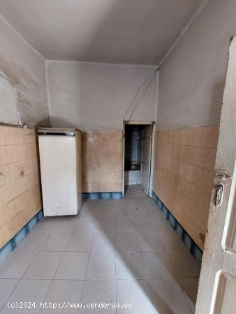 SE VENDE CASA CON TERRENO EN EL CENTRO DE CAMPONARAYA - LEON