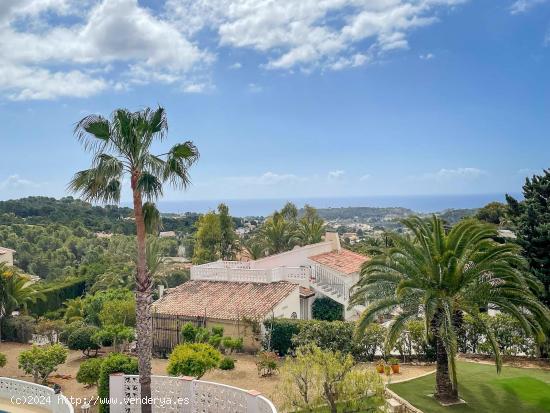 ENCANTADORA VILLA DE ESTILO IBICENCO EN ALTEA - ALICANTE