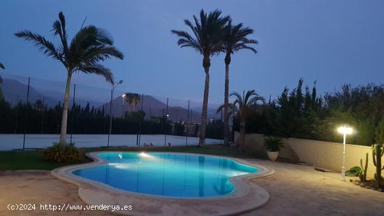 CHALET CON PISCINA Y CANCHA DE TENNIS - MURCIA