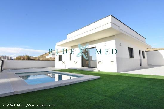 CHALET DE OBRA NUEVA CON PISCINA EN COUNTRY CLUB - MURCIA