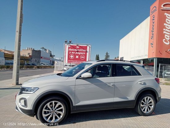 Volkswagen T-Roc Life 1.5 TSI 110kW (150CV) DSG crema automático 2023 - Carcaixent