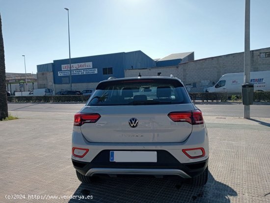 Volkswagen T-Roc Life 1.5 TSI 110kW (150CV) DSG crema automático 2023 - Carcaixent