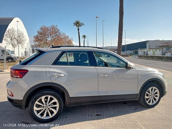 Volkswagen T-Roc Life 1.5 TSI 110kW (150CV) DSG crema automático 2023 - Carcaixent