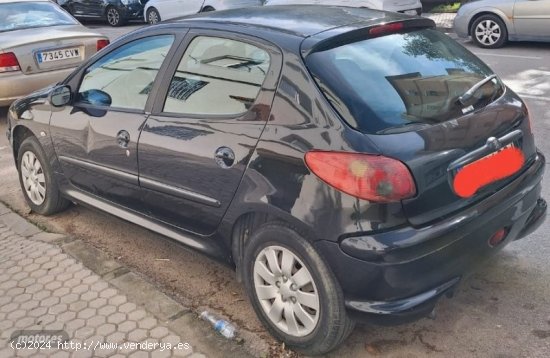 Peugeot 206 1.4 HDI X-Line de 2004 con 195.000 Km por 2.300 EUR. en Cadiz