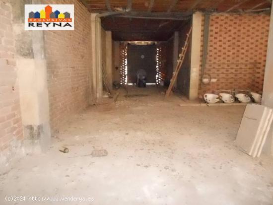 SE VENDE O SE ALQUILA CON OPCIÓN COMPRA  LOCAL COMERCIAL EN ELCHE. - ALICANTE