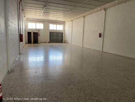 ESTUPENDA NAVE IDEAL PARA VENTAS EN INMEJORABLE UBICACIÓN COMERCIAL EN CARRÚS - ALICANTE