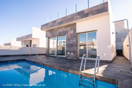 Dúplex en Villamartin con jardin y piscina privada - ALICANTE