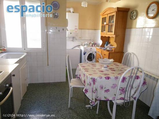 SE VENDE PISO EN LA ZONA ALTA DE PONFERRADA, - LEON