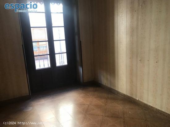 SE VENDE PISO CASCO ANTIGUO - LEON