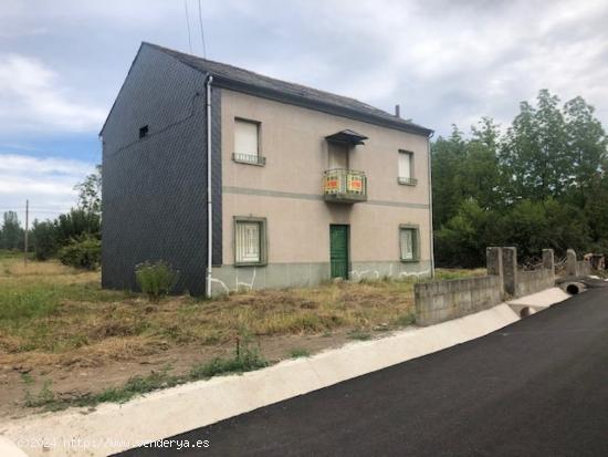  VENTA CASA CON TERRENO EN VILLADEPALOS - LEON 