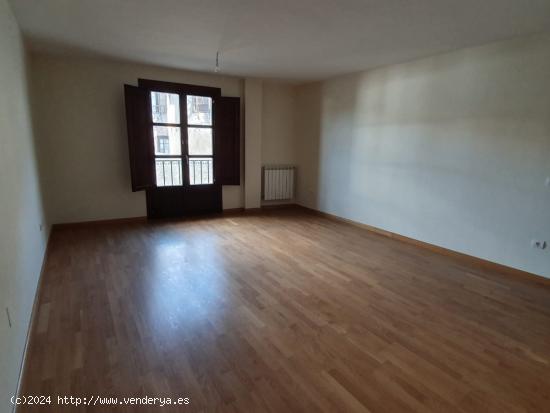 BONITO APARTAMENTO A LA VENTA ZONA CASCO ANTIGUO DE PONFERRADA - LEON