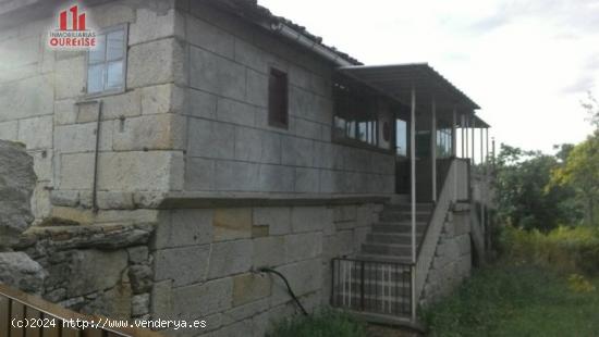 CASA DE PIEDRA PARA REFORMAR EN UN PUEBLO DE AMOEIRO Y CERCA DE OURENSE - ORENSE