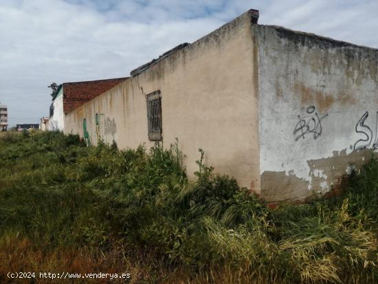  SOLAR EN LA ZONA DEL ALTO DE SAN ISIDRO, CON ACCESO A 3 CALLES - ZAMORA 