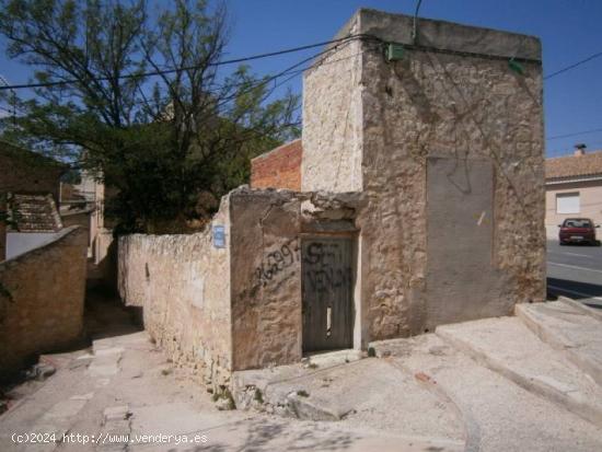 CASA SOLAR EN PUEBLO - ALICANTE