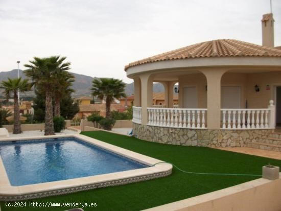 Chalet adosado - ALICANTE