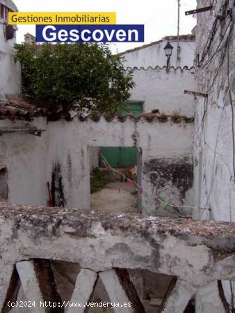 CASA PARA REFORMAR CON PATIO Y OTRAS EDIFICACIONES - CACERES