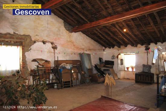 CASA CON HERMOSAS VISTAS A LA  MONTAÑA, PARA REHABILITAR EN ALDEA RURAL - CACERES