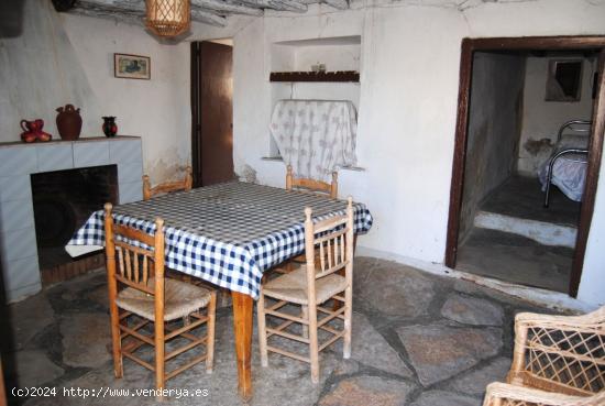 CASA RURAL PARA REFORMAR. AMPLIAS POSIBILIDADES Y TERRAZA - CACERES