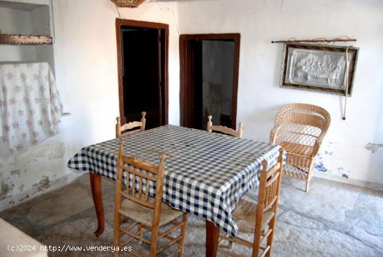 CASA RURAL PARA REFORMAR. AMPLIAS POSIBILIDADES Y TERRAZA - CACERES