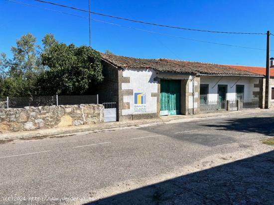  CASA EN VENTA CON 3 DORMITORIOS, GARAJE Y AMPLIO JARDÍN EN MUGA DE SAYAGO, ZAMORA. - ZAMORA 