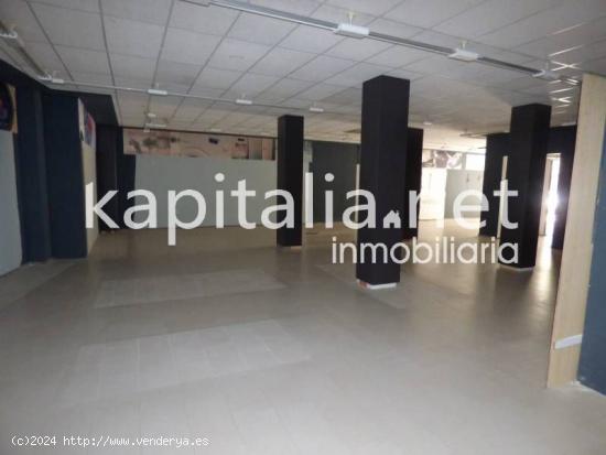 Local Comercial en Avenida Almaig con grandes posibilidades. - VALENCIA