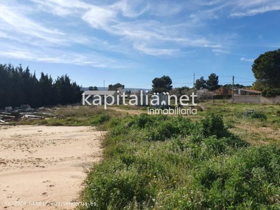 Terreno residencial con naves a la venta en Ontinyent. - VALENCIA