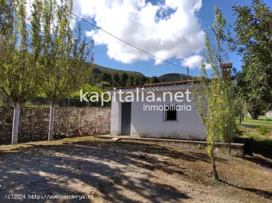 Casa con terreno a la venta en Ontinyent, zona Pou Clar. - VALENCIA