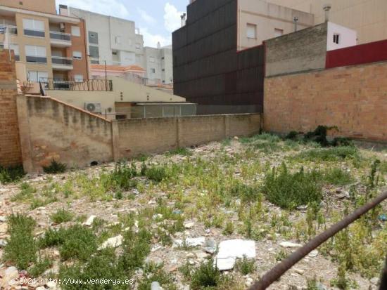  Solar de 110 m2., muy bien úbicado. Para construir cuatro alturas mas sota cuberta. - TARRAGONA 