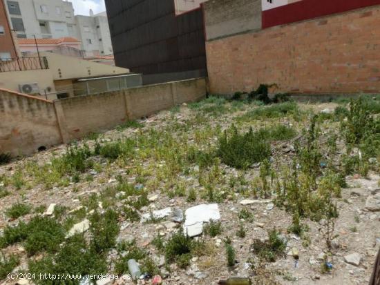 Solar de 110 m2., muy bien úbicado. Para construir cuatro alturas mas sota cuberta. - TARRAGONA