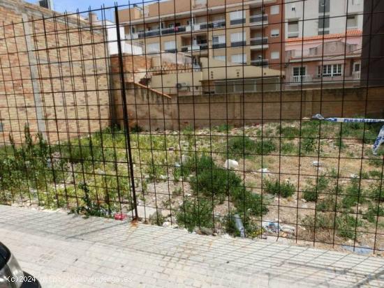 Solar de 110 m2., muy bien úbicado. Para construir cuatro alturas mas sota cuberta. - TARRAGONA