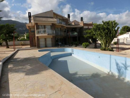  Chalet de 526 m2 con parcela de 5.000 m2, 6 dormitorios, piscina propia cerca de la playa - TARRAGON 