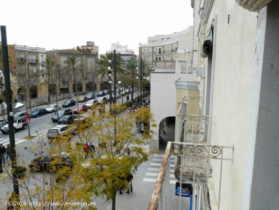  Casa de 600 m2 en el centro de la población. - TARRAGONA 