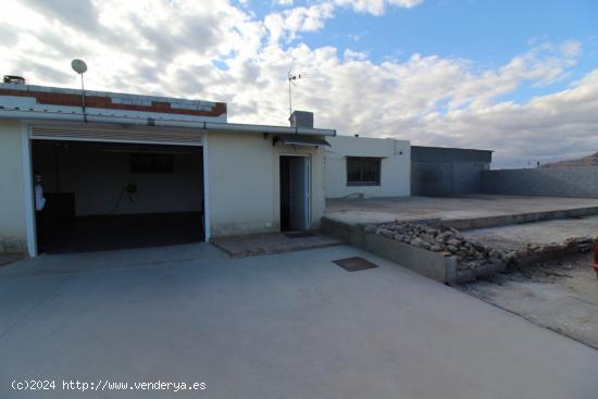 Finca rustica con 2 casas y terreno/zona La Campaneta - ALICANTE