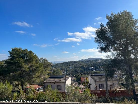 Solar urbano en Les Palmeres ( Canyelles ) - BARCELONA