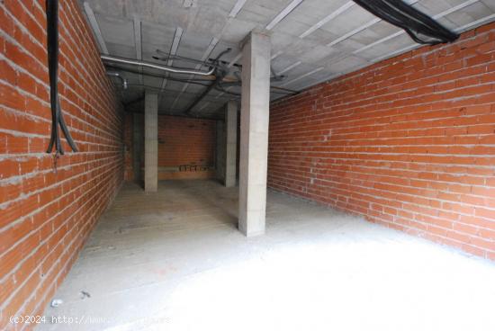 Local comercial de 90 m2, zona de Mura, cerca del centro - VALENCIA