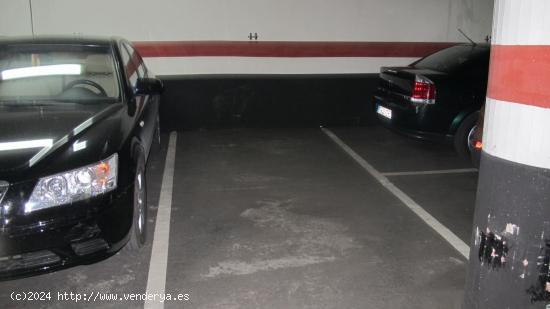 Plaza de garaje para coche pequeño o moto - ZARAGOZA