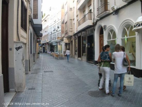 EXTRAORDINARIO LOCAL EN PLENO CENTRO DE CORDOBA CAPITAL. - CORDOBA