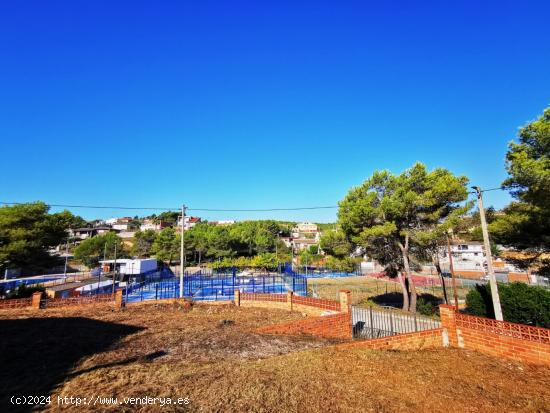  Con una construcción auxiliar, vallado y soleado. - BARCELONA 