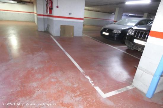  2 PLAZAS DE PARKING EN CALLE ECUADOR CON MANDO A DISTANCIA - BARCELONA 