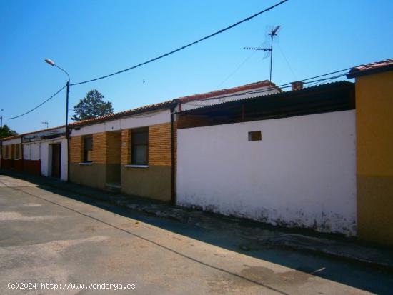 CASA CON PISCINA EN MÉLIDA - NAVARRA