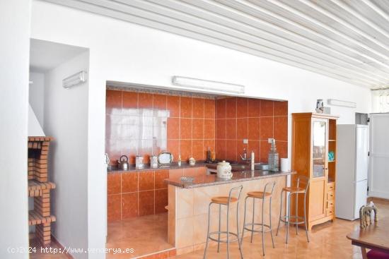 Guia de isora. Casa 200m2 una sola planta con 1200 m2 terreno y vistas - SANTA CRUZ DE TENERIFE