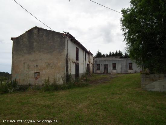 Casa y cuadras para restaurar en Finca de 114.919 m2 - CANTABRIA