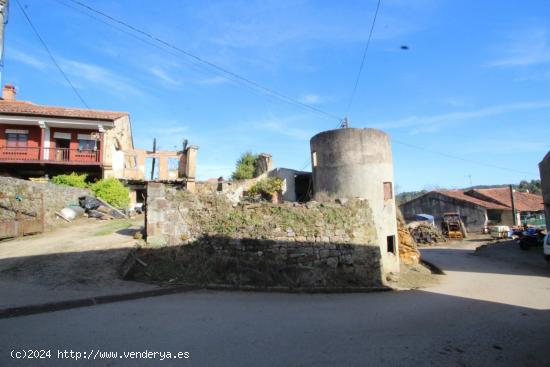 ANTIGUA CASA Y CUADRA EN RUINAS CON TERRENO - CANTABRIA