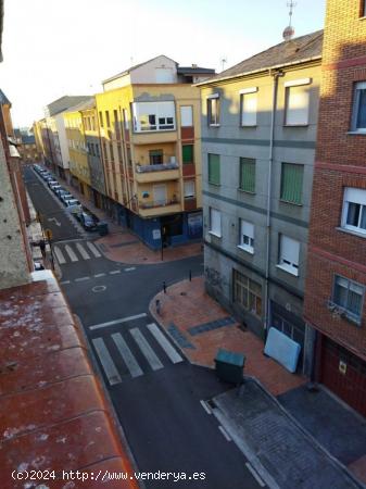 VENTA DE EDIFICIO 3 PLANTAS  7 VIVIENDAS Y 2 BAJOSCOMERCIALES EN FLORES DEL SIL - LEON